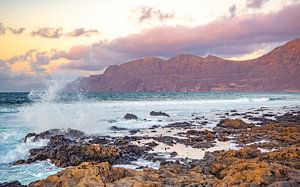 La plage de Famara au coucher du soleil