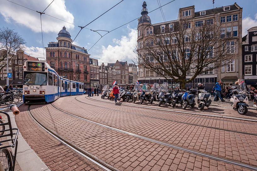 De tram op het Koningsplein en de Singel, Amsterdam van John Verbruggen