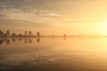 Zonsopkomst in de polder. van Hester Hielkema