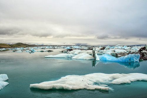 IJsbergen in het Jökulsárlón gletsjermeer