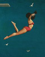 Meisje duikt in de zee met bikini