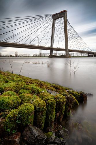 Heusdense brug over de Maas van Mark Bolijn