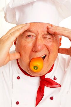 Koch mit Paprika im Mund von Matthias Stolt