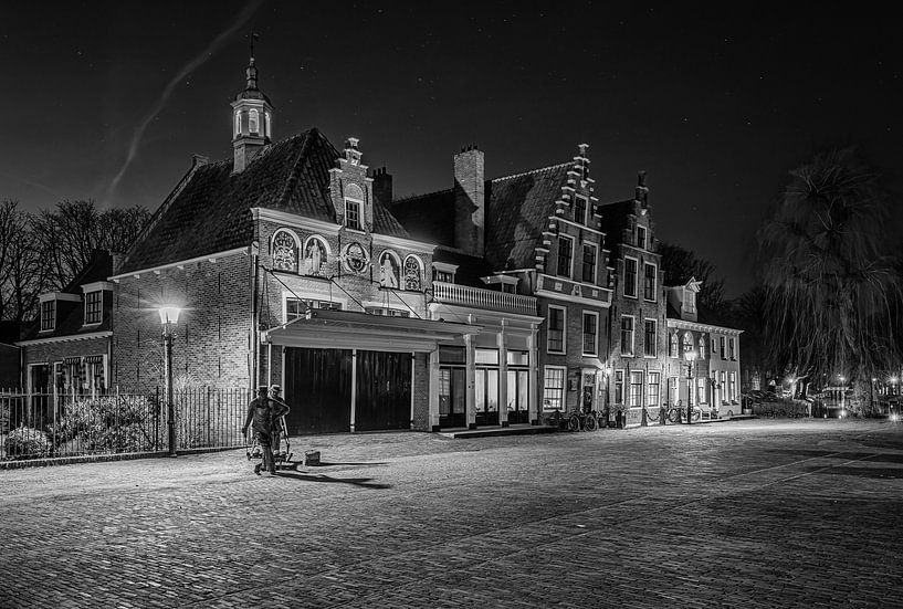 Abend auf dem Käsemarkt von Edam (schwarz-weiß) von Jeroen de Jongh Fotografie