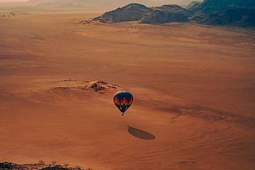 Vol en montgolfière au-dessus du désert du Namib en Namibie, Afrique sur Patrick Groß