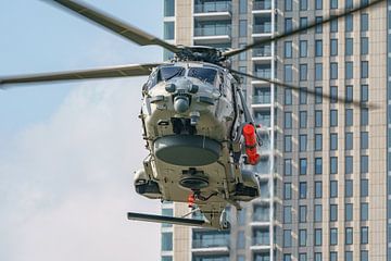 NH-90 helikopter bij Wereldhavendagen 2023.