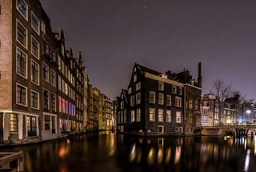 Oudezijds Kolk Amsterdam by Night van Mario Calma