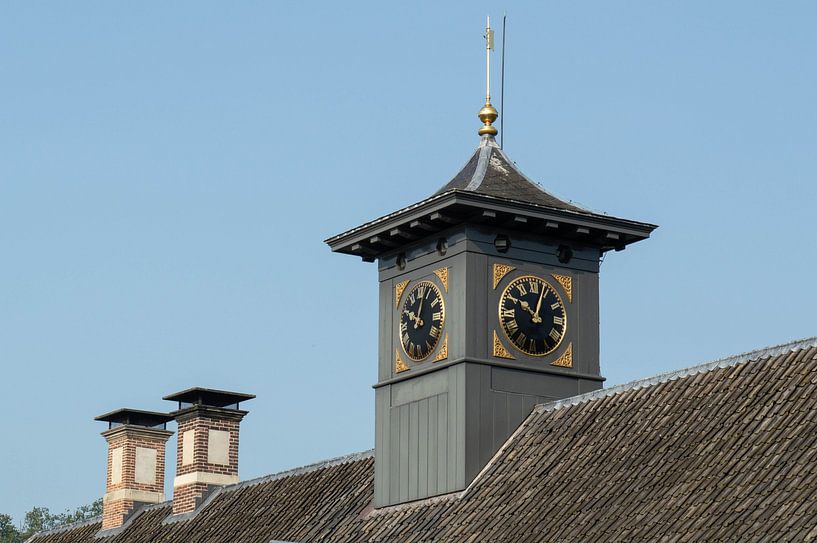 clock tower by Leon Exterkate