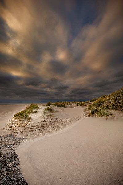 Hollandse wolken in de duinen van Andy Luberti
