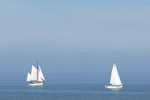 Zeilboten op de Oostzee bij Strande bij Kiel