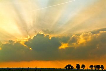 Achter de wolken schijnt de zon van Art by Fokje