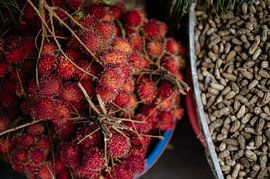 Talking bright red fruit by Kíen Merk