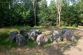 Dolmen bed D31 by Richard Wareham