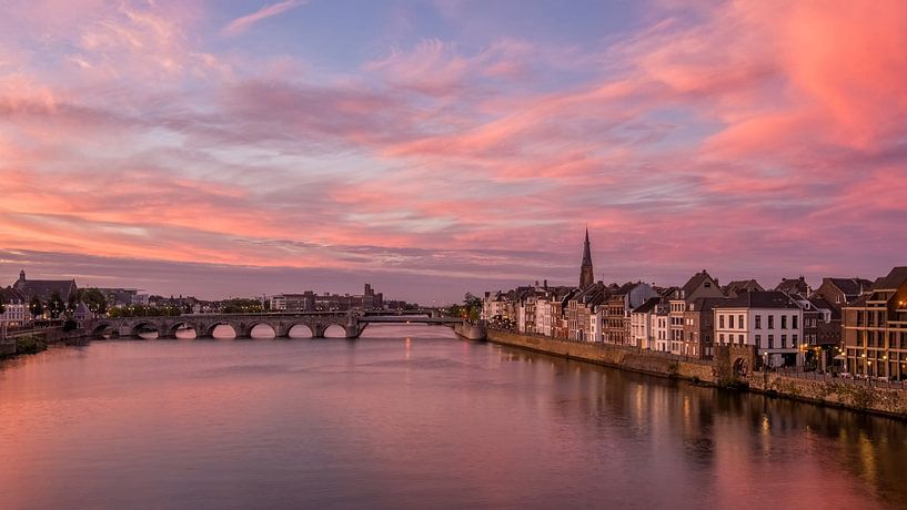 Zonsondergang Maastricht van Bert Beckers