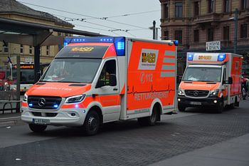 Frankfurter ASB RTWs am Mainzer Hauptbahnhof