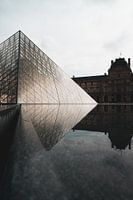 Spiegelung des Louvre