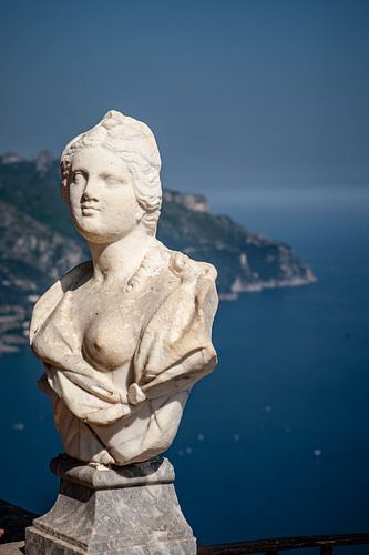 beeld met uitzicht op amalfikust in italie