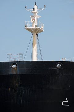 De boeg van een zeeschip in  de haven van scheepskijkerhavenfotografie