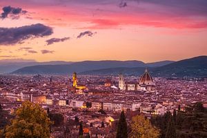 Sonnenuntergang über den architektonischen Monumenten von Florenz
