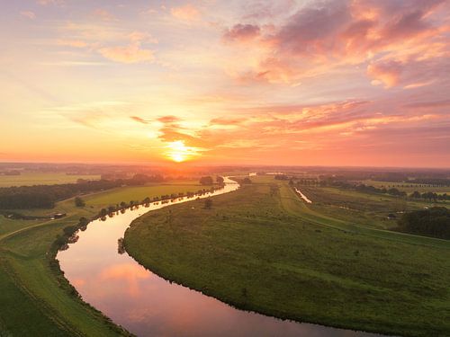 Zonsopgang boven rivier de Vecht tijdens de herfst