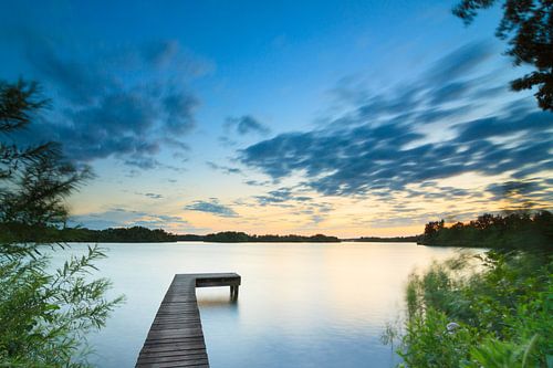 Nuit d'été au bord du lac sur Ron Buist