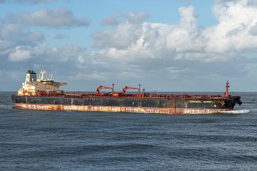Der Supertanker Sonangol Namibe könnte einen neuen Anstrich gebrauchen!