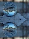 Glazen bol winter van Fotografie Sybrandy thumbnail