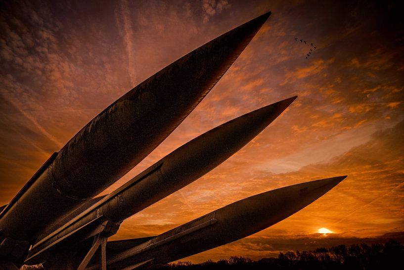 Raketten bij zonsondergang van Tejo Coen