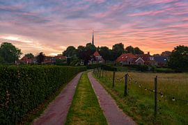 Lever du soleil sur le village de Niehove sur R Smallenbroek