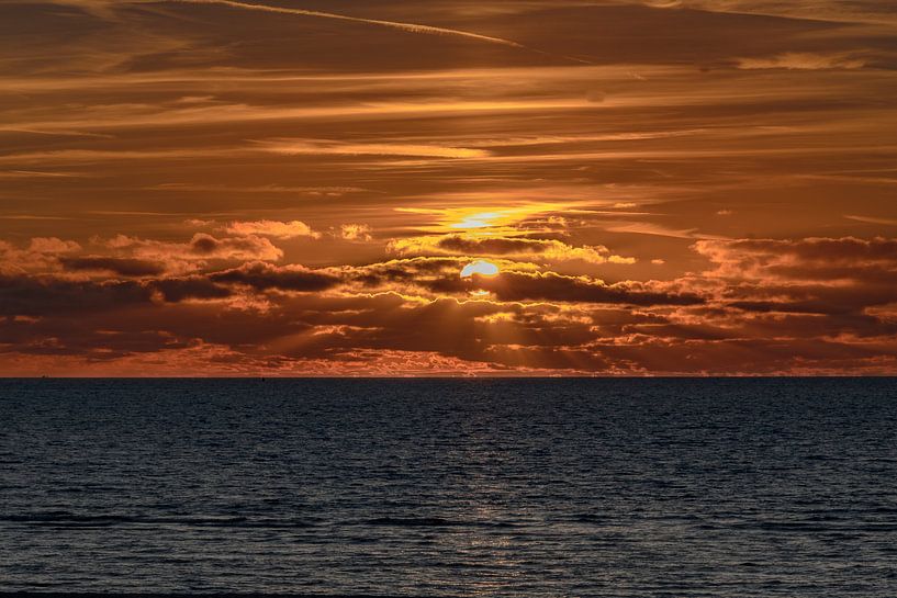 Sonnenuntergang an der niederländischen Küste von Danny de Jong