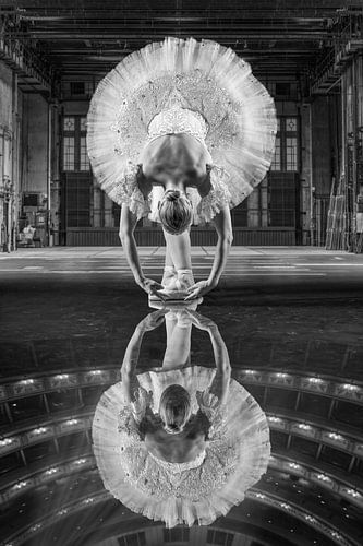 BallerinaStage-BW