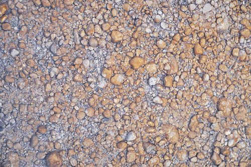 Silence between the waves.