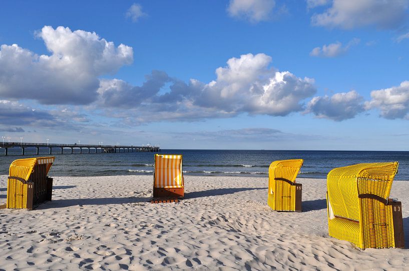 4 gelbe Strandkörbe in Binz von GH Foto & Artdesign