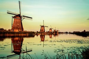 Windmills in Kinderdijk / Netherlands sur Pierre Wolter
