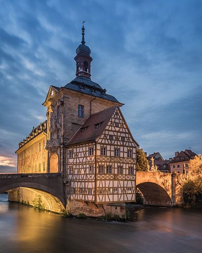 Zonsondergang bij het oude stadhuis in Bamberg, Beieren, Duitsland