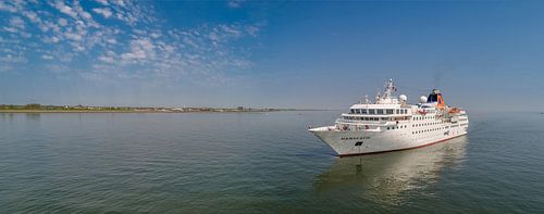 Cruise ship Hanseatic off Oudeschild Texel