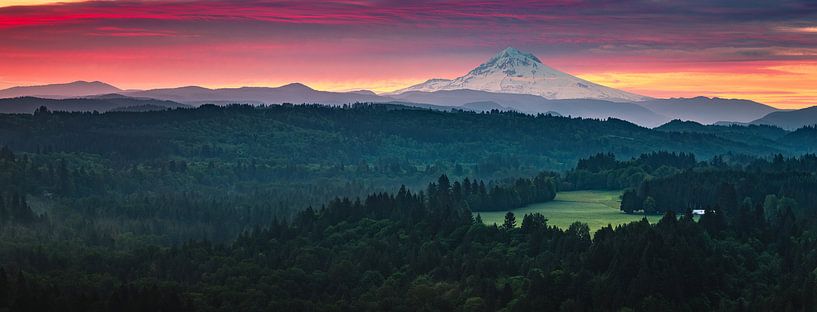 Panorama sunrise Mount Hood, Oregon by Henk Meijer Photography