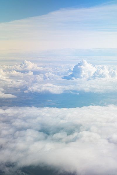 Wolken vanaf boven van Nynke Altenburg