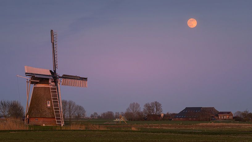Sonnenuntergang und Vollmond am Hoeksmeer, Garrelsweer, Groningen, Niederlande von Henk Meijer Photography