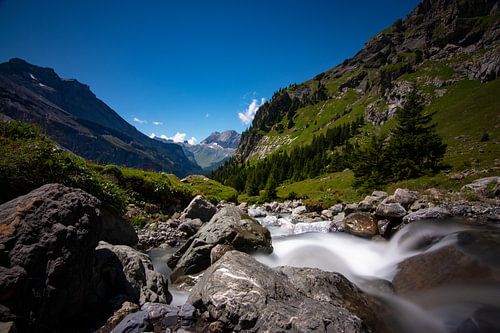 waterfalls around the Oeschinensee