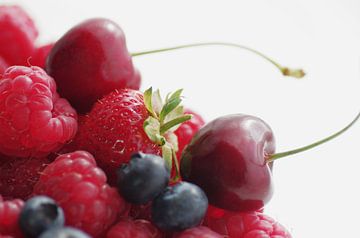 Cherry, raspberry, blueberries, strawberries Quartet by Tanja Riedel