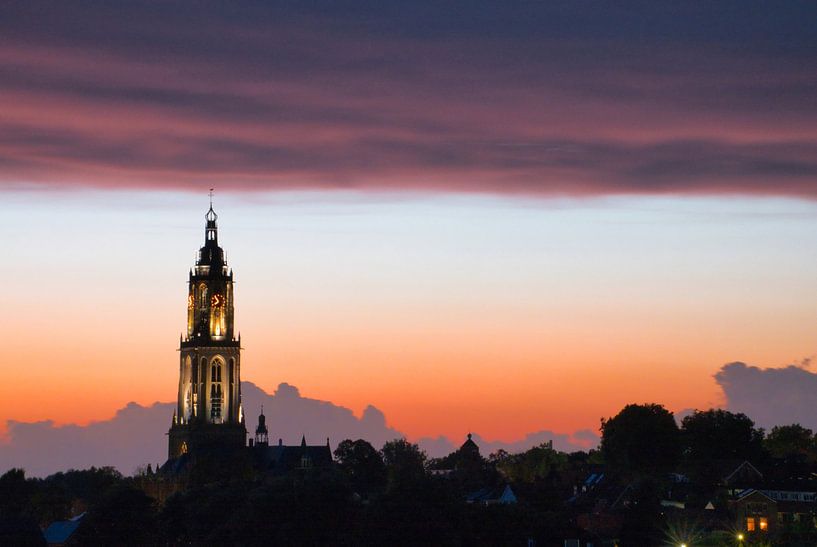 De Cunerakerk in Rhenen met een unieke avondlucht  (bestel max 120) van Natuurpracht   Kees Doornenbal