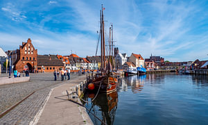 Alter Hafen von Wismar in Mecklenburg-Vorpommern