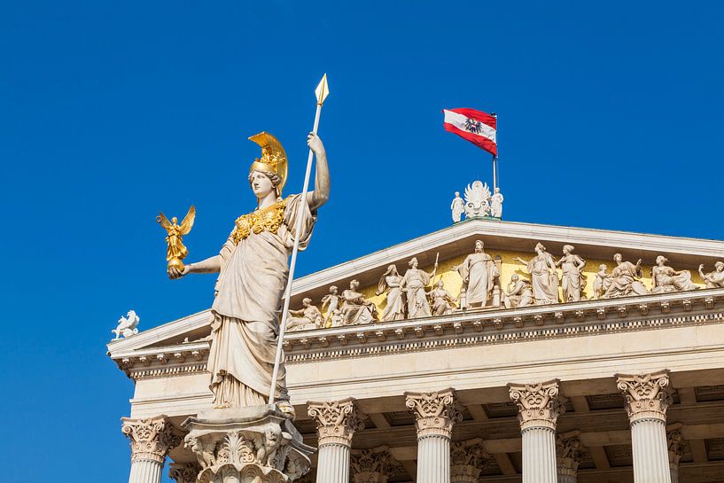 De godin Pallas Athena voor het parlement in Wenen van Werner Dieterich