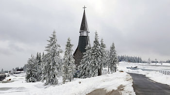 The church of Rogla in the Slovenian Alps in a snowy landscape.