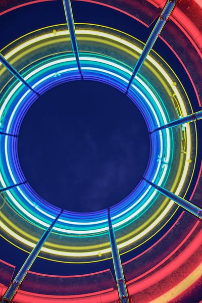 circles of light in the colours blue yellow green and red by Eric van Nieuwland