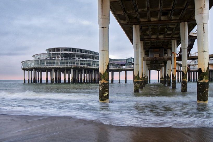 De Pier van Scheveningen by Vincent den Hertog