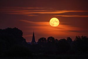 La pleine lune se barbouille au-dessus de Niel sur Jeroen Lagerwerf