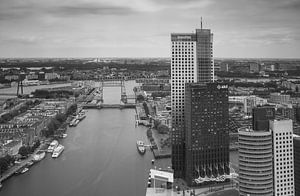 Die Skyline von Rotterdam von der Rotterdam von Ilya Korzelius
