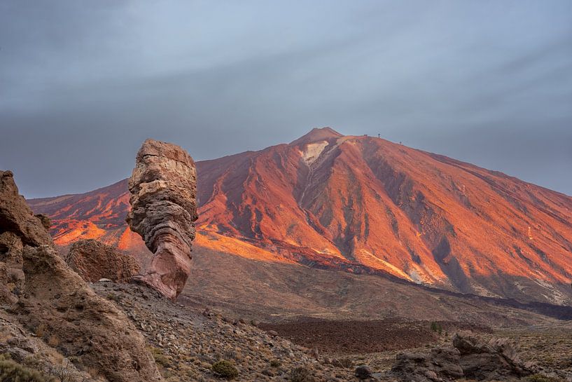 Roque Cinchado en Pico del Teide bij zonsopgang van Walter G. Allgöwer